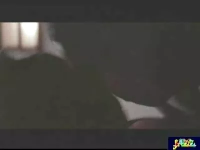 యువ అందగత్తె గట్టి ఆత్మవిశ్వాసం