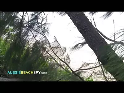 సెక్సీ కోడిపిల్లలు నిజంగా అడవికి వెళ్తాయి!